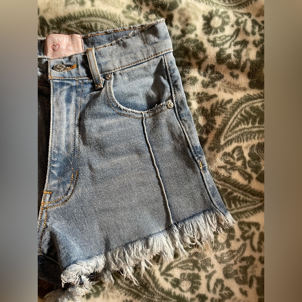 Revice Denim - med/lightwash - Star High Waisted Short